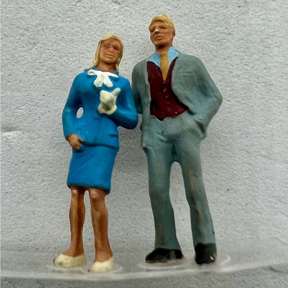 Vintage (New) PREISER HO Scale 58 Bridal Party Set Priest Bride Groom Guests - Picture 7 of 9